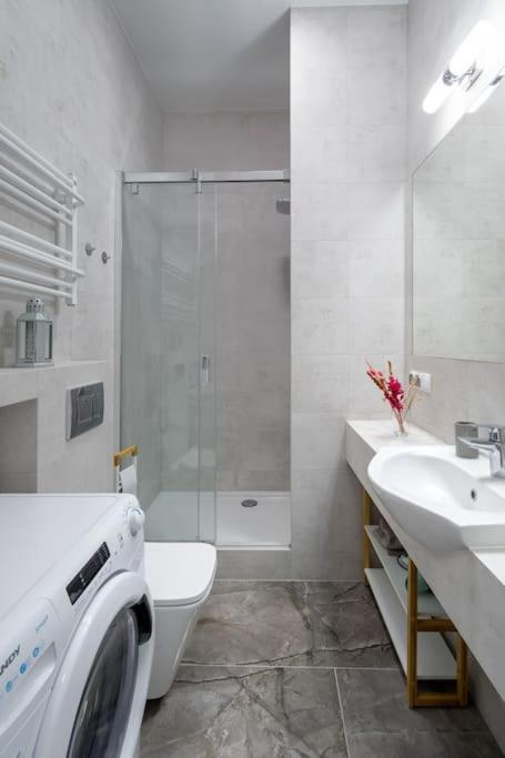 Charming Apartment In Calm And Central Area Krakow Exterior photo